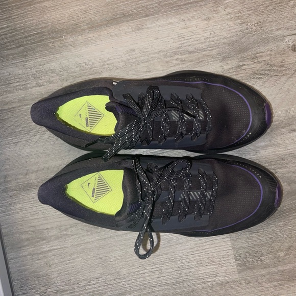 Worn only a couple times, comfortable to run in - Picture 5 of 5